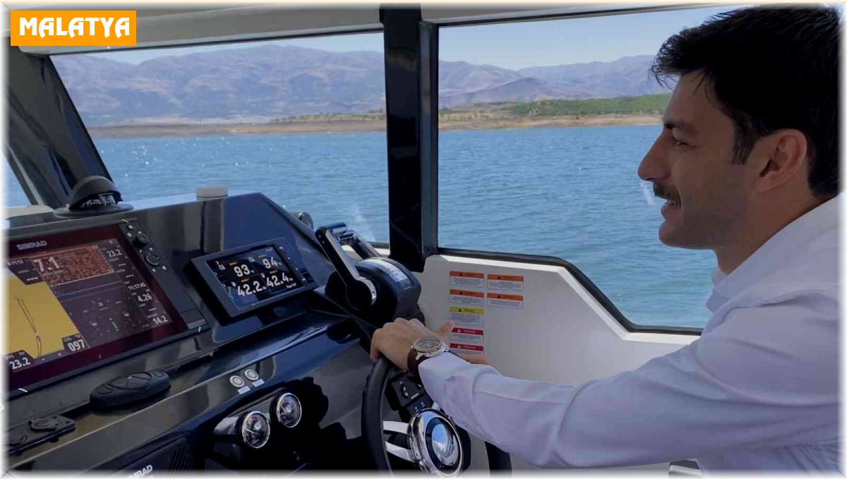 Yeni kaymakam teknede dümene geçip denetim yaptı