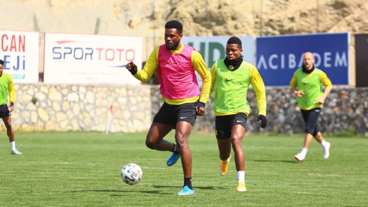 Yeni Malatyaspor'da 4 futbolcuda korona virüs çıktı