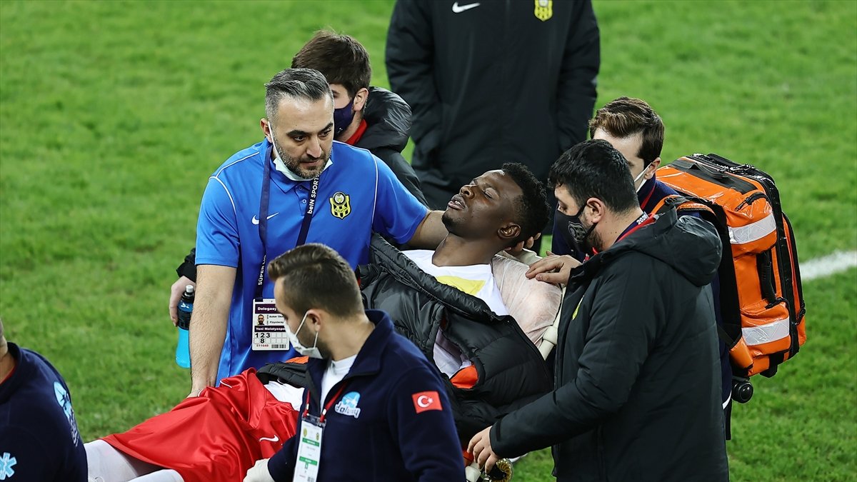 Yeni Malatyasporlu futbolcu Ndayishimiye, maç sonu rahatsızlık geçirdi