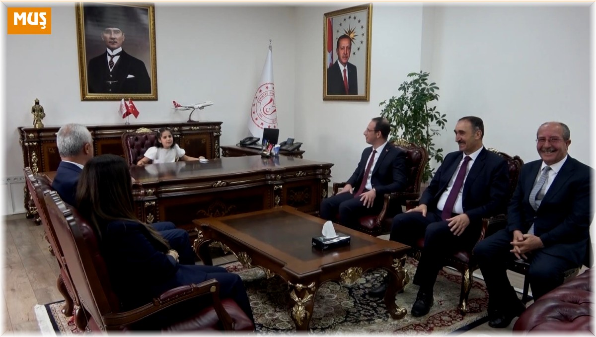 Yeni vali makama oturur oturmaz çikolata istedi