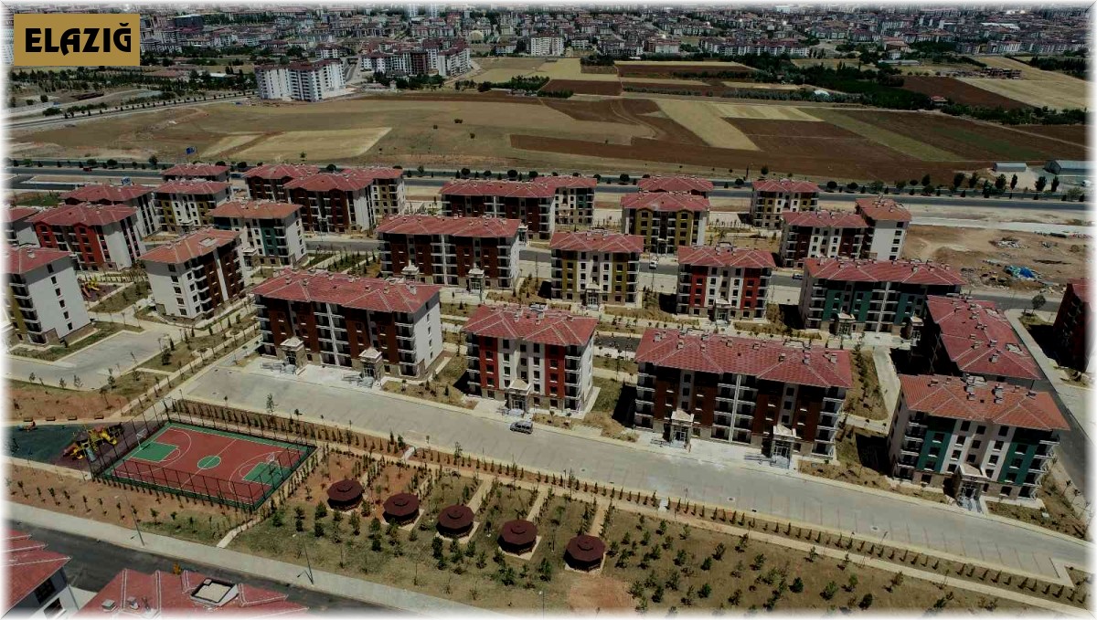 Yeni yuvalarına kavuşan deprem mağdurları: "Evler 5 yıldızlı otel gibi"