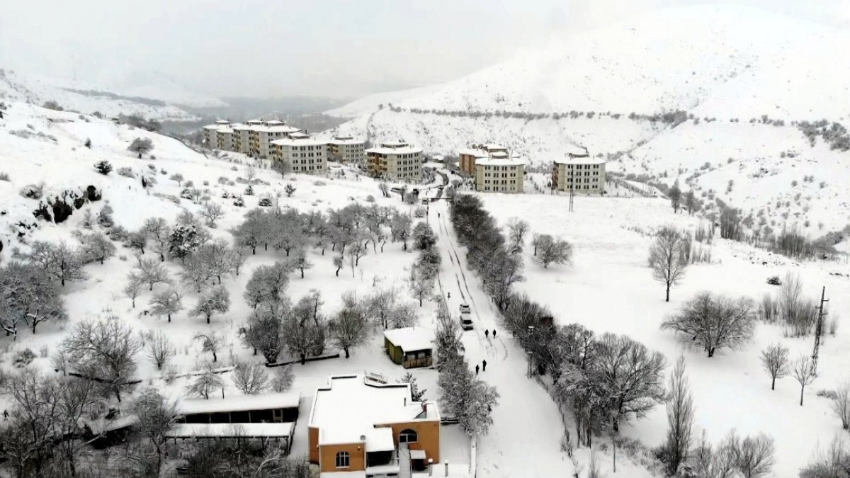 Yeniden beyaz gelinliğini giyinen Girlevik Şelalesi ziyaretçilerini cezbediyor