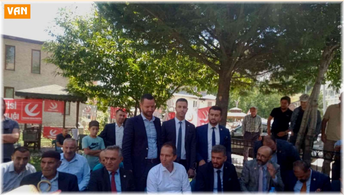 Yeniden Refah Partisi Genel Başkanı Erbakan Bahçesaray'da vatandaşlarla buluştu