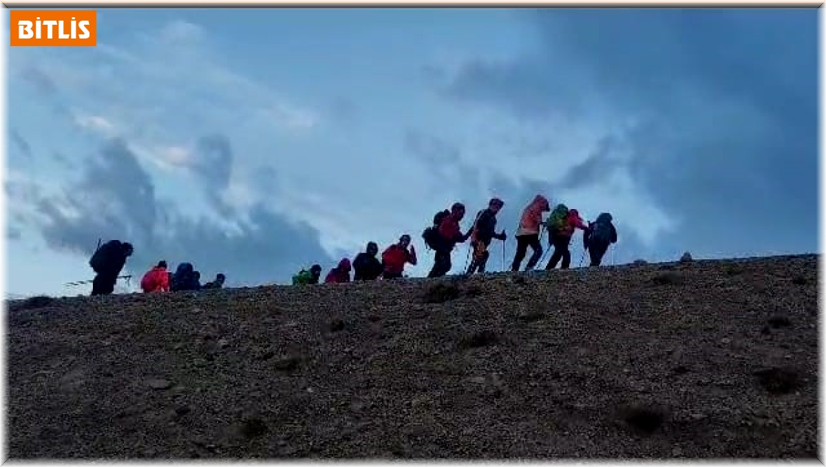 Yerli ve yabancı dağcılardan Süphan Dağı'na yoğun ilgi