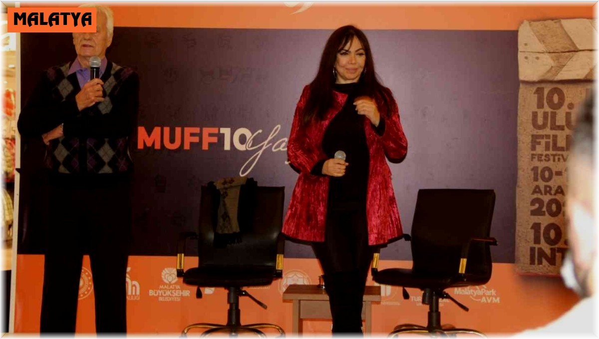 Yeşilçam oyuncuları Engin Çağlar ve Meral Konrat hayranlarıyla buluştu