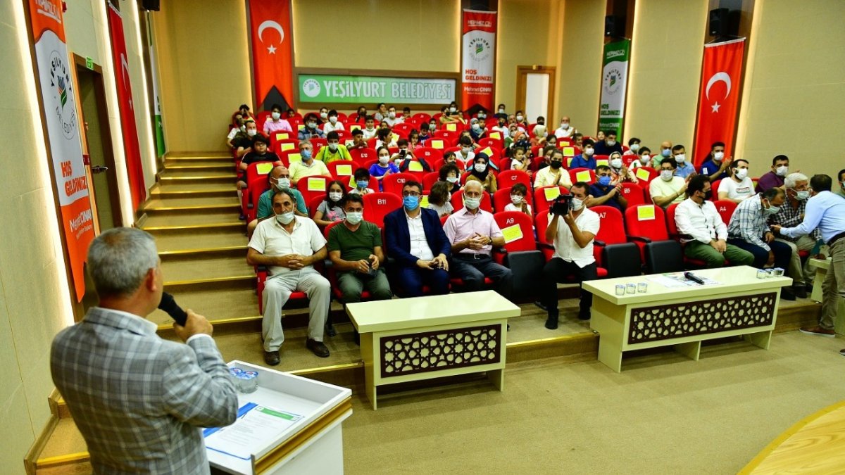 Yeşilyurt Belediyesi 2. yaz spor okulları ve futbol okulunun bilgilendirme toplantısı yapıldı
