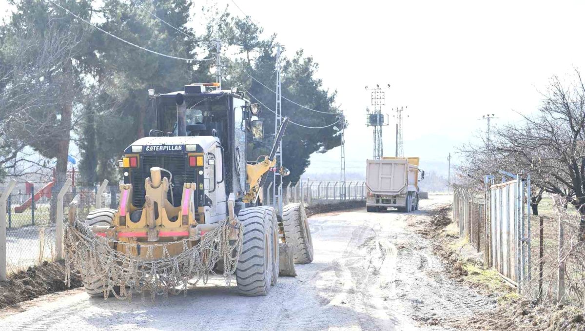 Yeşilyurt Belediyesi, Görgü Mahallesi'nde yol çalışmalarını hızlandırdı