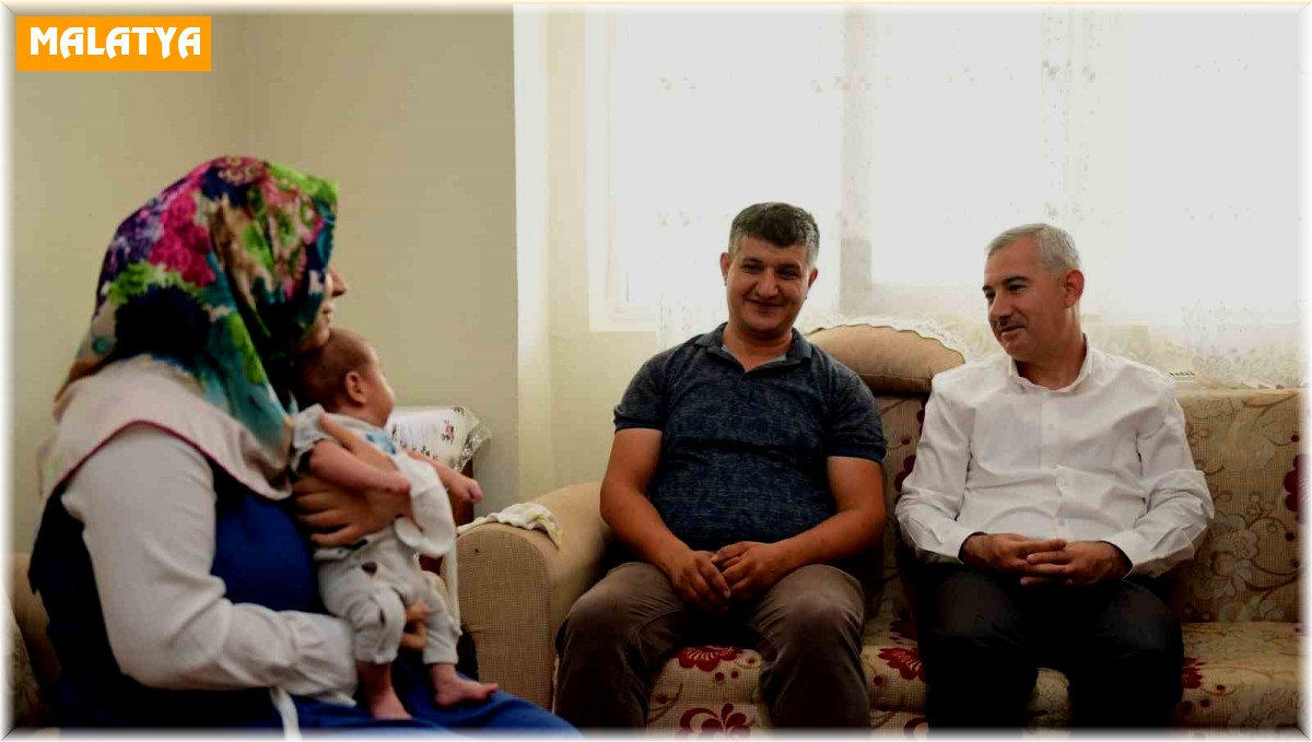 Yeşilyurt Belediyesi 'Hoş Geldin Bebek' projesiyle ailelerin bebek sevincini paylaşıyor