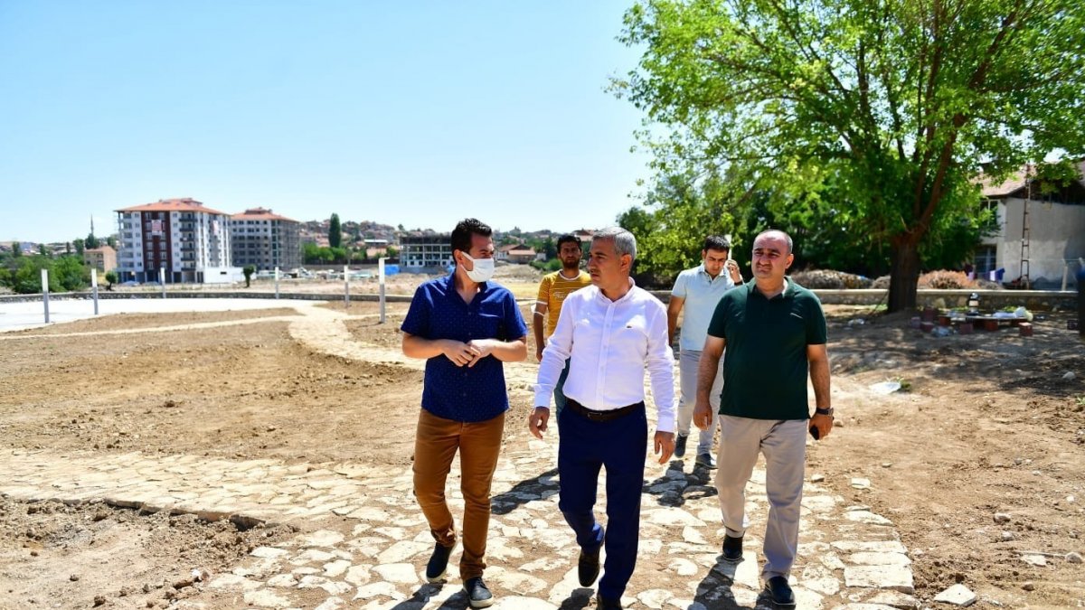 Yeşilyurt Belediyesi Kaynarca Sosyal Tesisleri ve park alanında çalışmalar yoğunlaştı