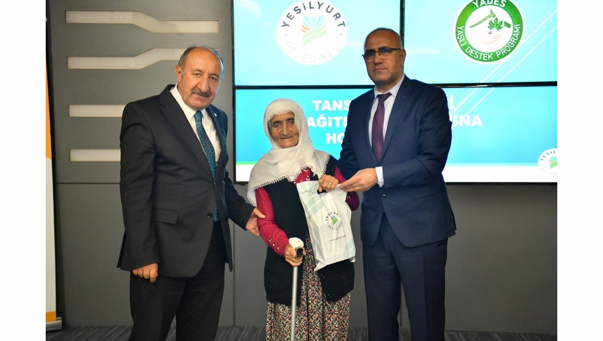 Yeşilyurt Belediyesi'nden ihtiyaç sahibi yaşlılara tansiyon aleti desteği