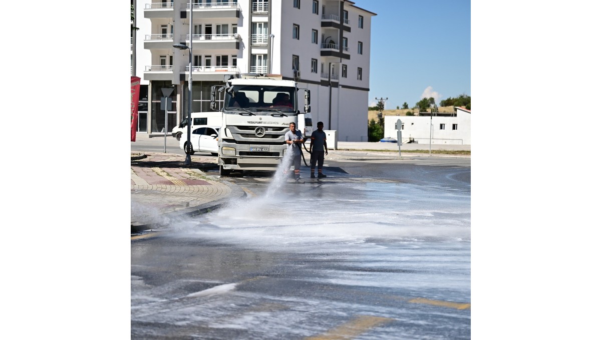 Yeşilyurt Belediyesi'nden temizlik atağı!