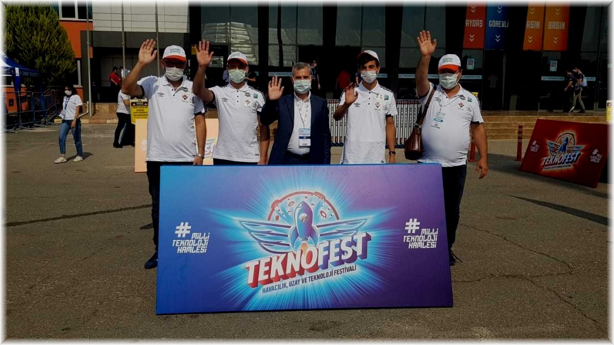 Yeşilyurt Belediyesi'nin destekleriyle TEKNOFEST 2021'e katılan 3 okul takımı finale kaldı