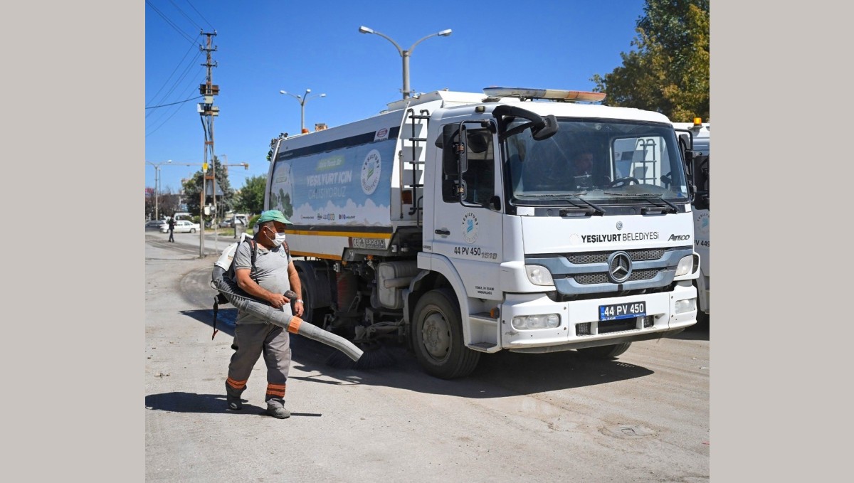 Yeşilyurt Belediyesi'nin temizlik seferberliği sürüyor