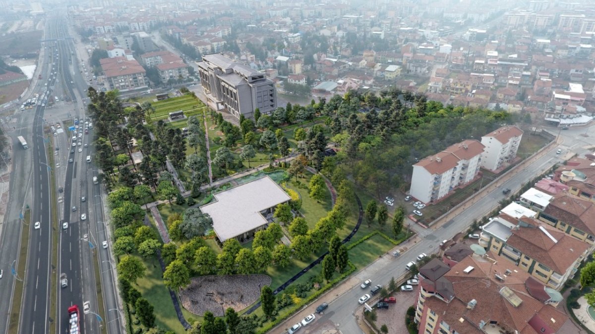 Yeşilyurt Belediyesi'nin yeni hizmet binası inşaatı sürüyor