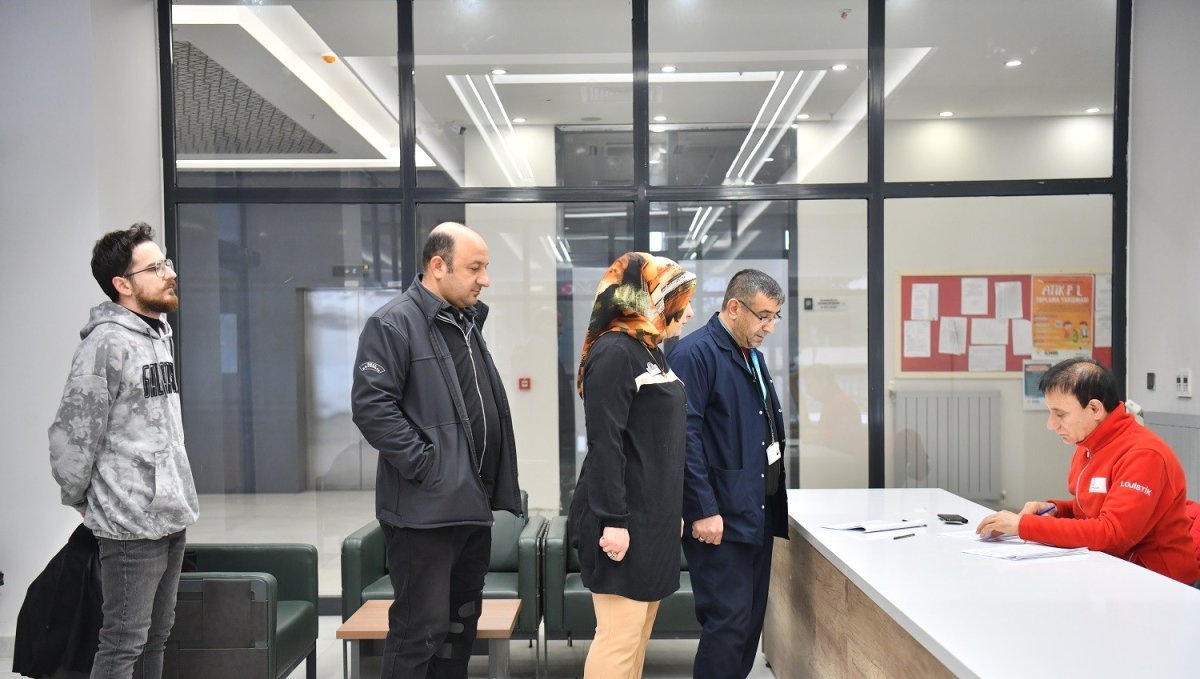 Yeşilyurt Belediyesi personelinden Kızılay'a anlamlı destek