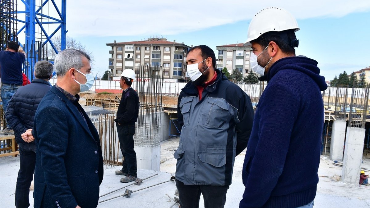 Yeşilyurt Belediyesi yeni hizmet binası inşaatı hızla yükseliyor