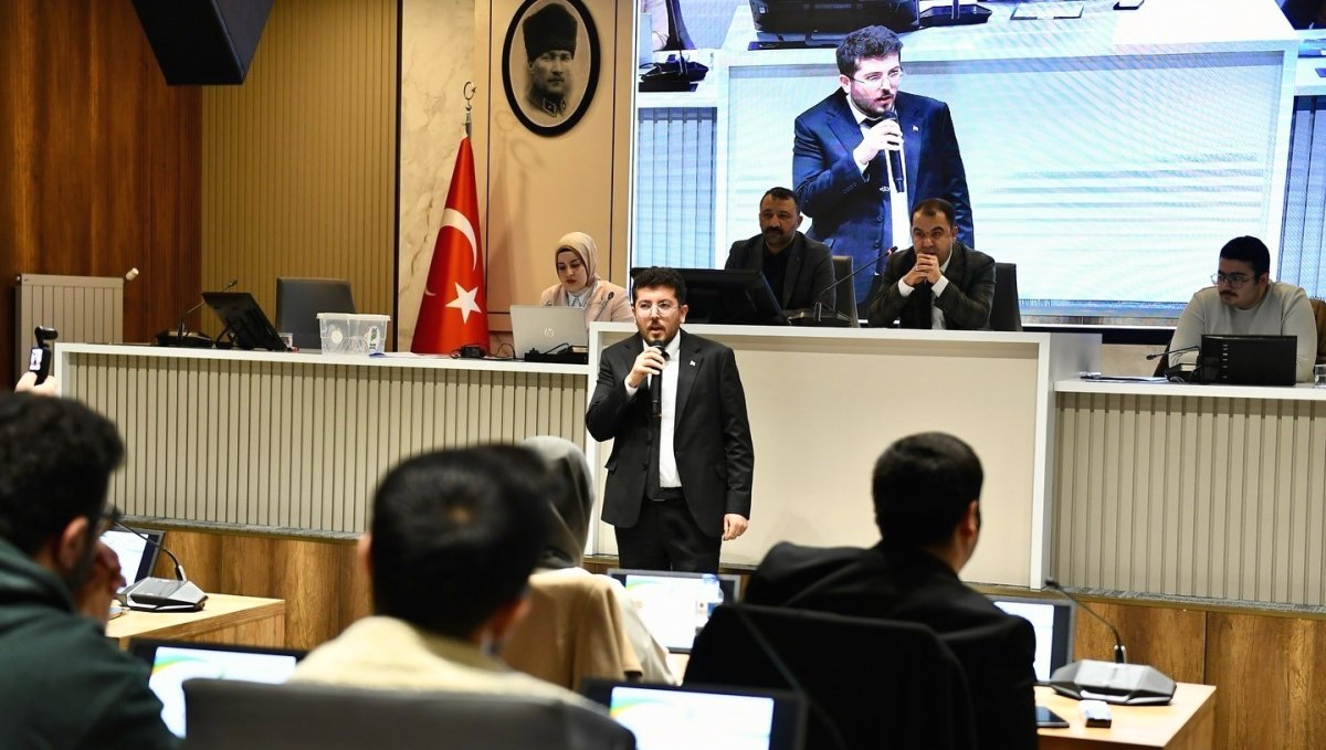 Yeşilyurt Genç Meclis'in yeni başkanı Yusuf Salih Tatar oldu