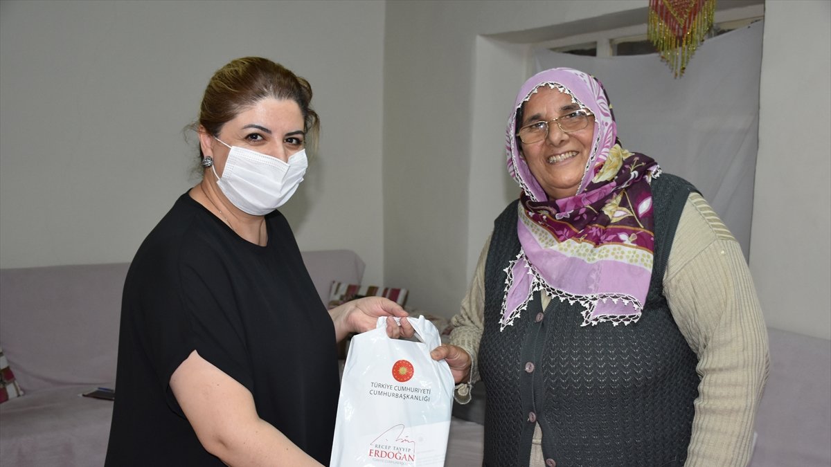 Yeşilyurt Kaymakamlığı yaşlı kadının evini yeniledi