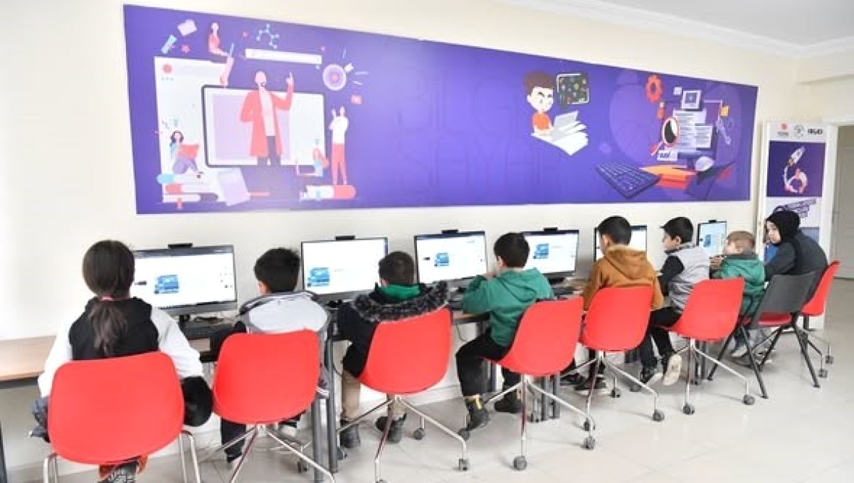 Yeşilyurt Mesleki Eğitim ve Yaşam Merkezi'nde kurslar tüm hızıyla sürüyor