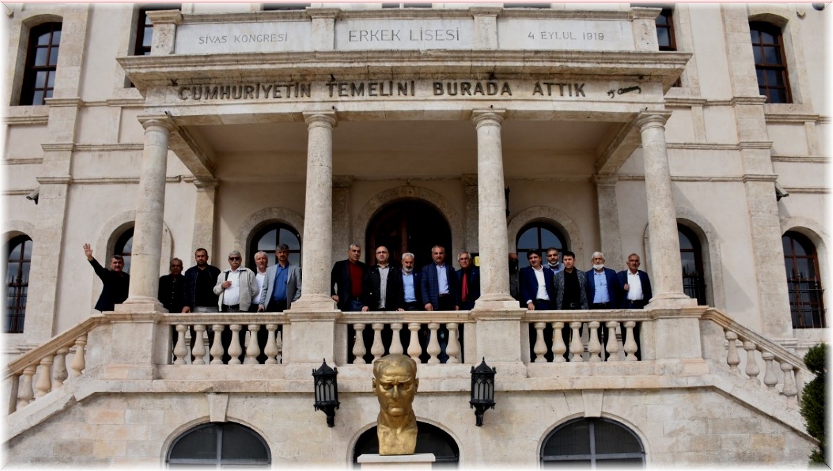 Yeşilyurt muhtarları Sivas'ta kampa girdi