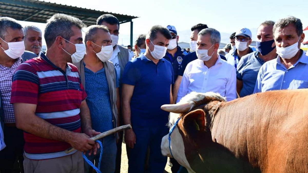 Yeşilyurt'ta bayram hazırlıkları tamamlandı, 44 noktada kurban satış ve kesim işlemleri yapılacak
