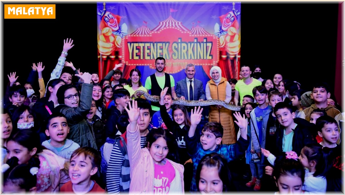 Yeşilyurt'ta çocuklara karne hediyesi