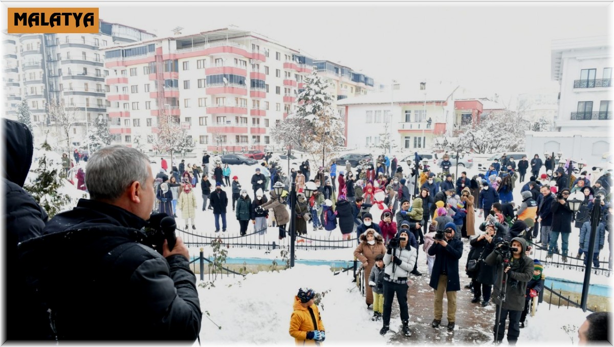 Yeşilyurt'ta düzenlenen '1.kartopu ve kardan adamlar şenlikleri' renkli anlara sahne oldu
