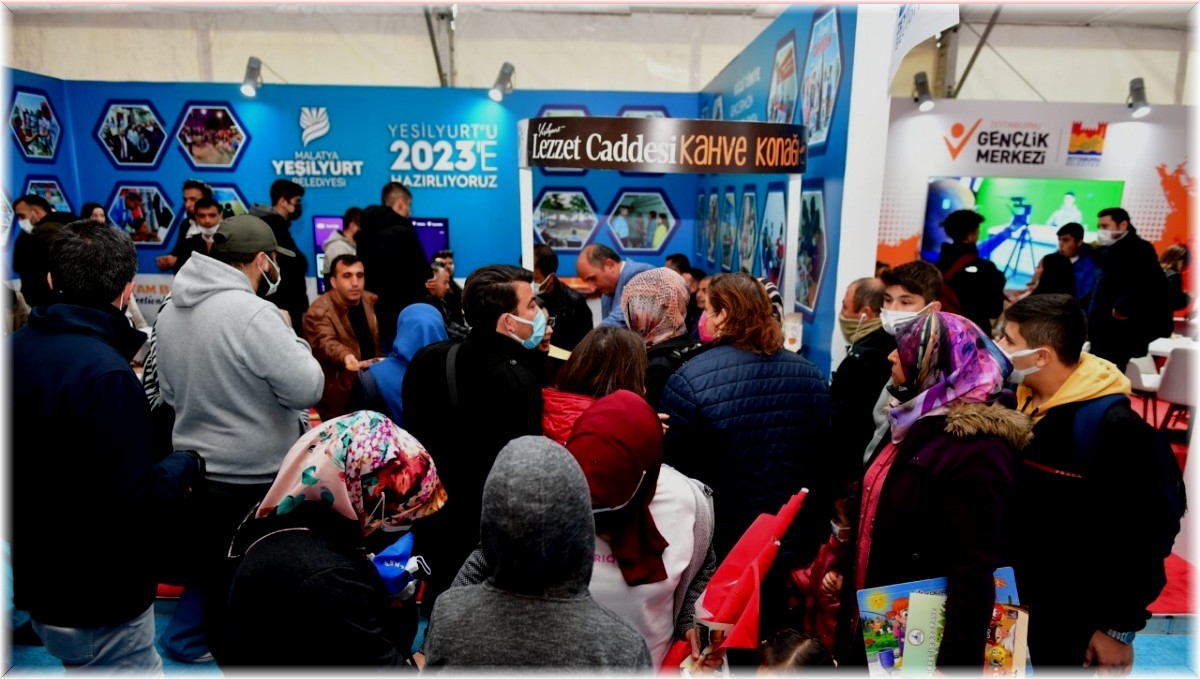 Yeşilyurt'ta gençlik festivalindeki etkinlikleri büyük ilgi görüyor