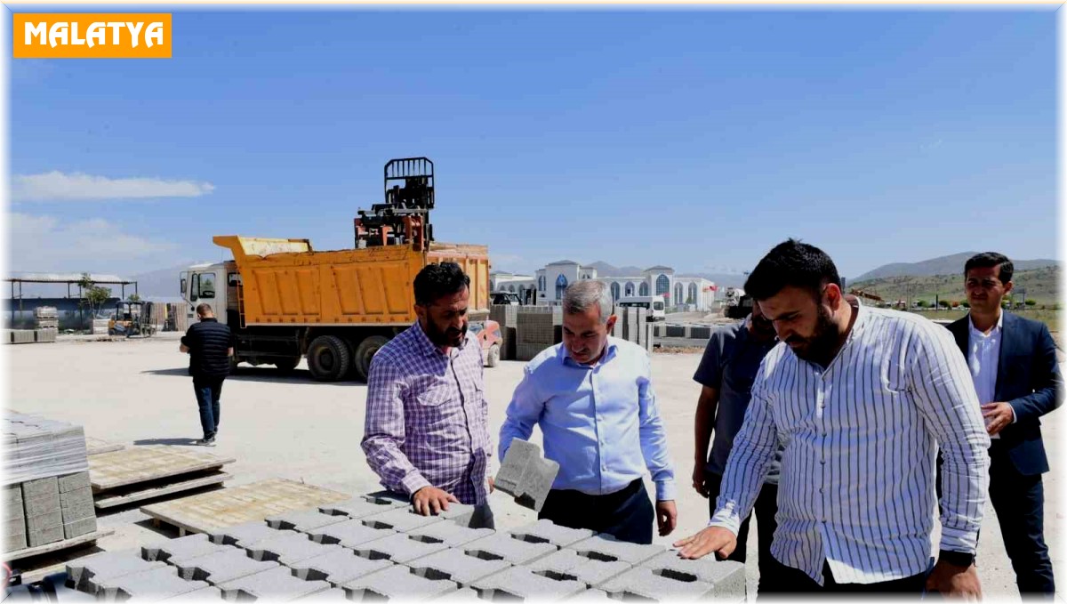 Yeşilyurt'ta hasar gören yollar baştan aşağıya yeniliyor