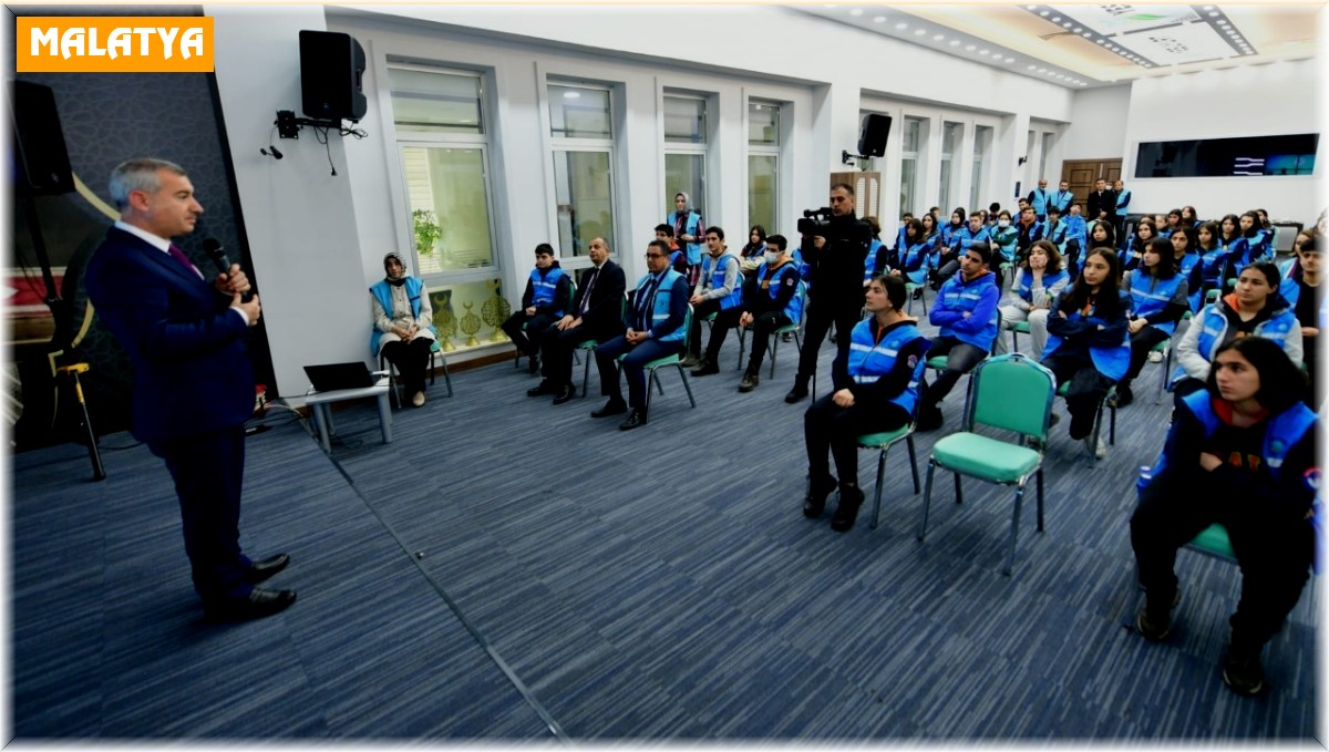 Yeşilyurt'ta, hizmetlere öğrencilerden büyük destek!