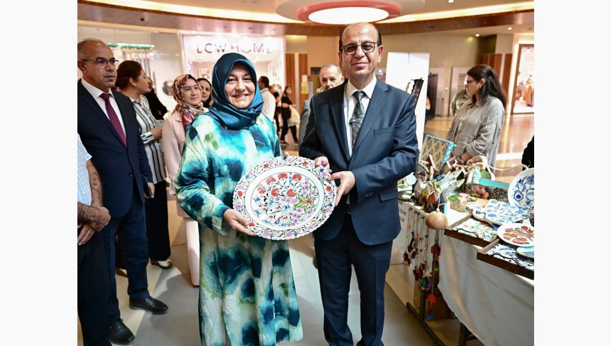 Yeşilyurt'ta kadınların el emeği eserleri sergilendi