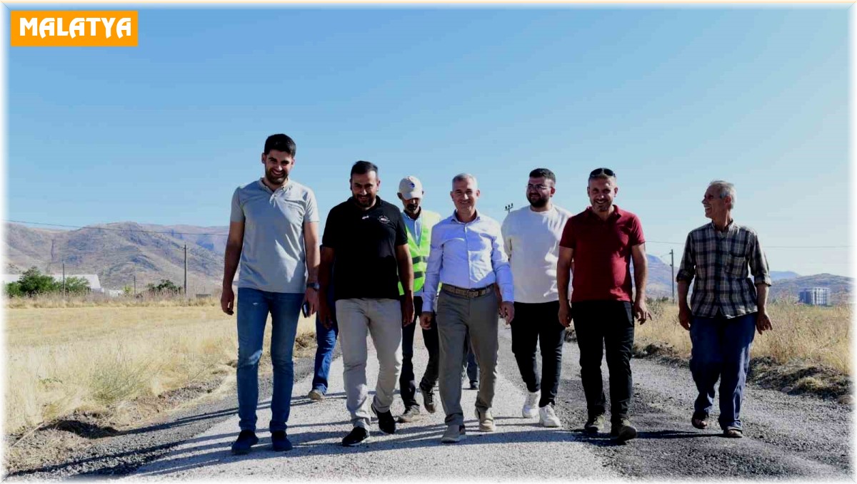 Yeşilyurt'ta kırsal mahallelerdeki yol çalışmalarına ağırlık verildi