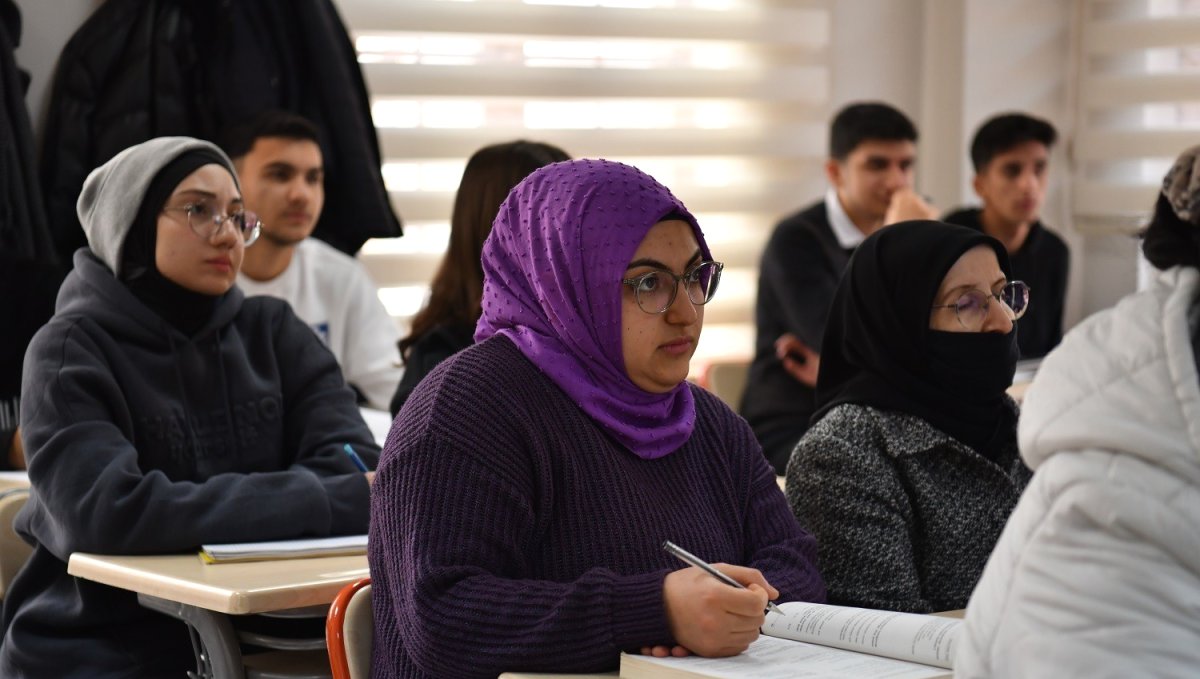 Yeşilyurt'ta öğrencilere ara tatilde ücretsiz LGS ve DYK hazırlık kursları