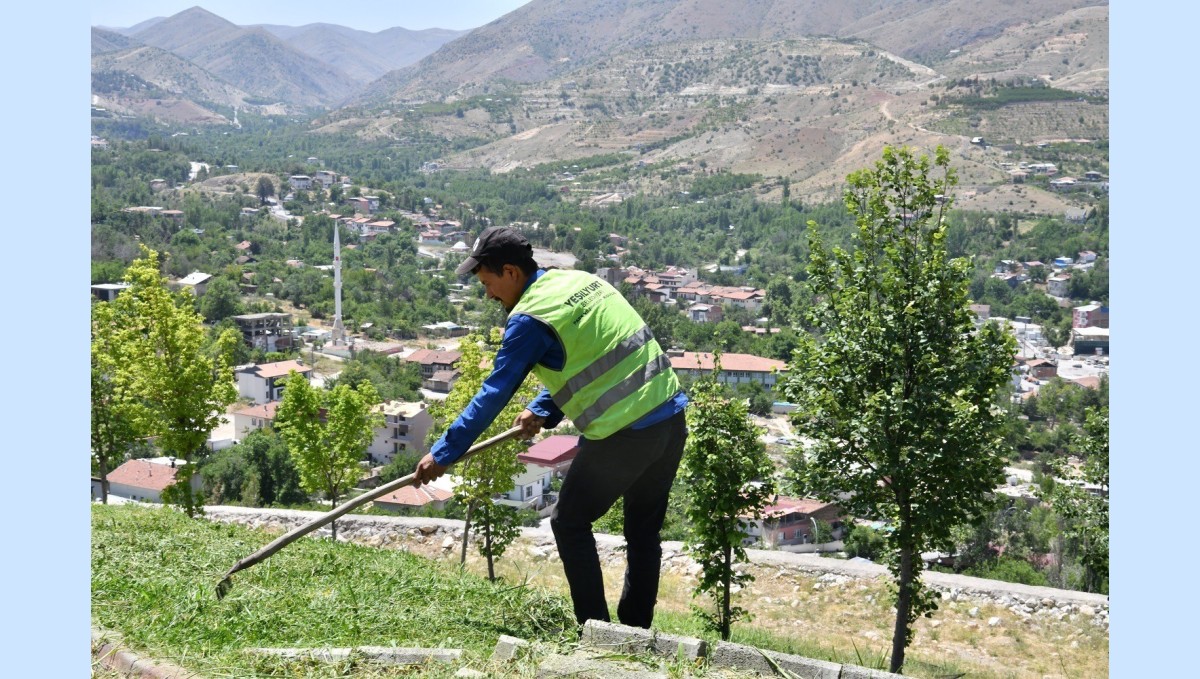 Yeşilyurt'ta parklar yaza hazırlanıyor