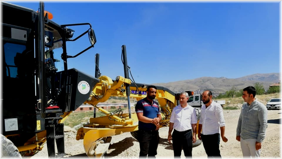 Yeşilyurt'ta sanayi alanlarının yollarını konforlu hale getiriliyor