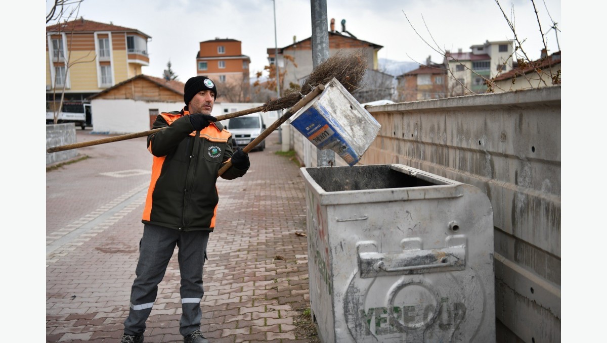 Yeşilyurt'ta temizlik işleri aralıksız sürüyor