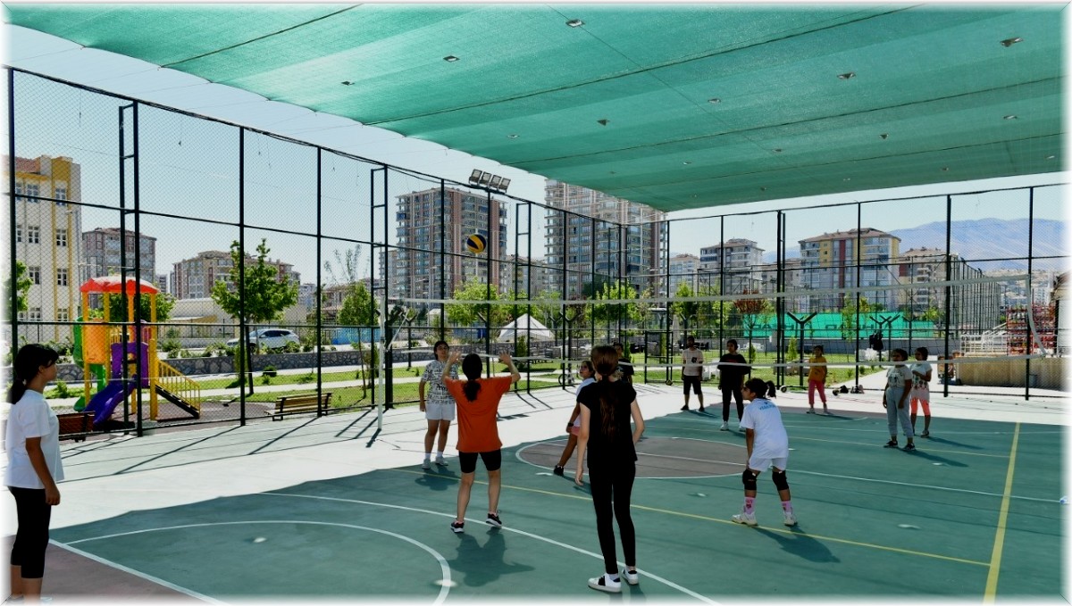 Yeşilyurt'ta Voleybol Kursuna ilgi