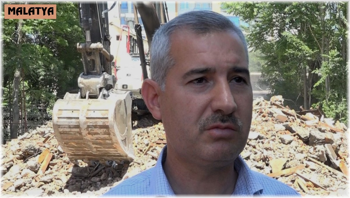 Yeşilyurt'ta yeni sağlık merkezi için eski binaların yıkımına hız verildi