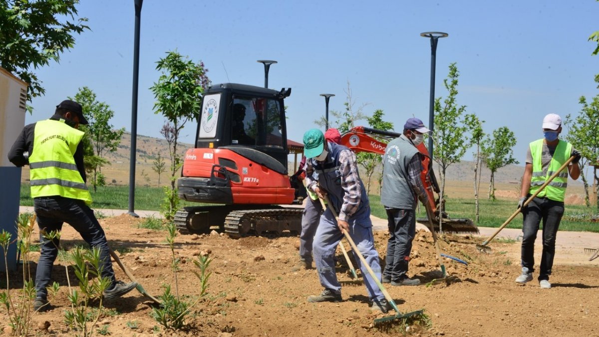 Yeşilyurt'ta yeşillendirme hizmetleri hız kazandı