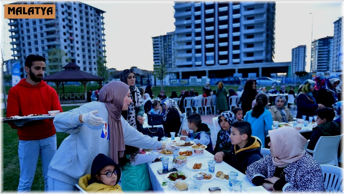 Yesilyurt'ta yetim ve öksüz çocuklar unutulmadı