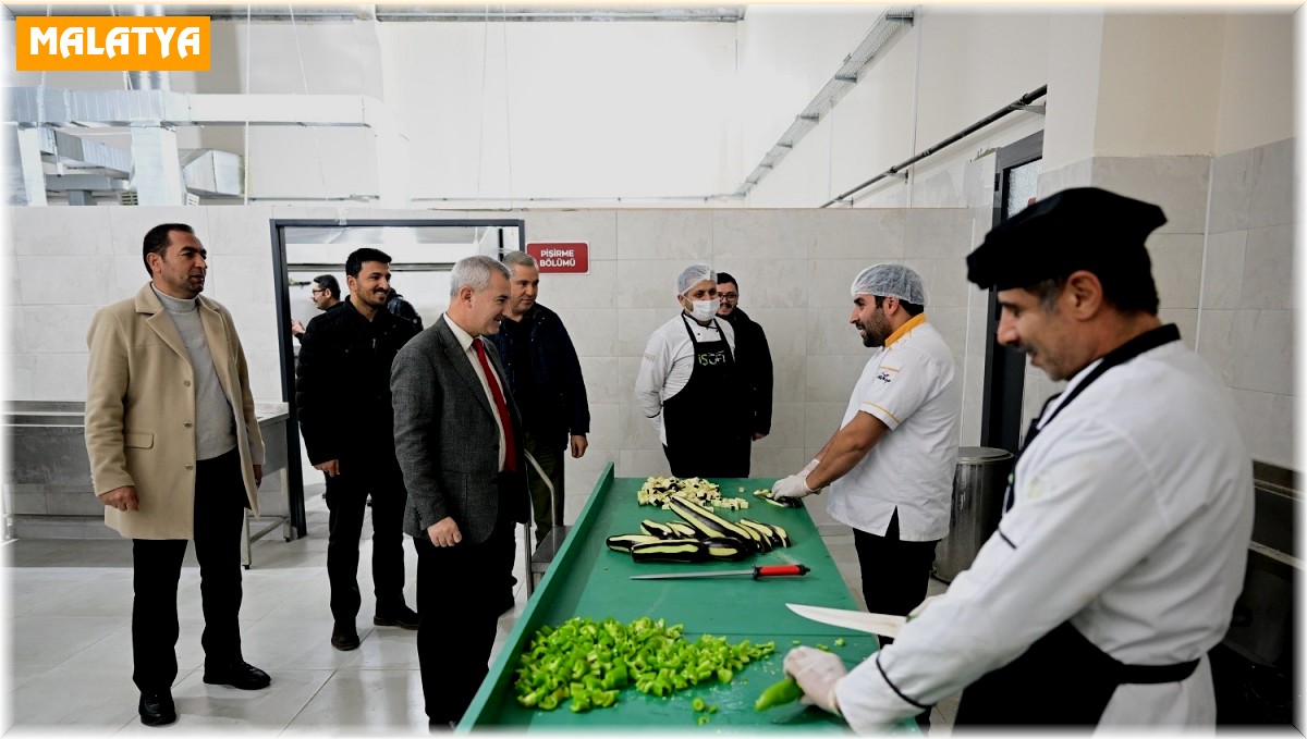 Yeşilyurt'taki yemek fabrikası hizmet vermeye başladı