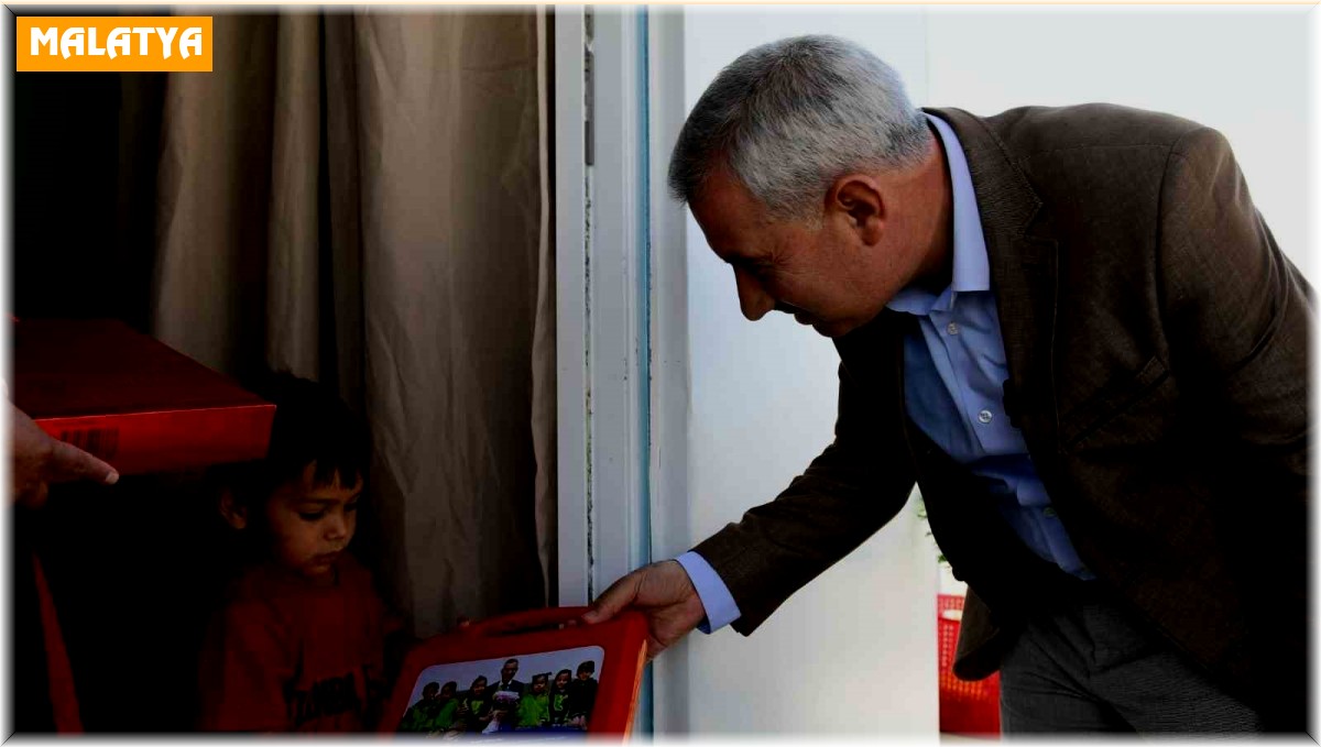 Yeşilyurt'tan okula yeni başlayan öğrencilere eğitim seti