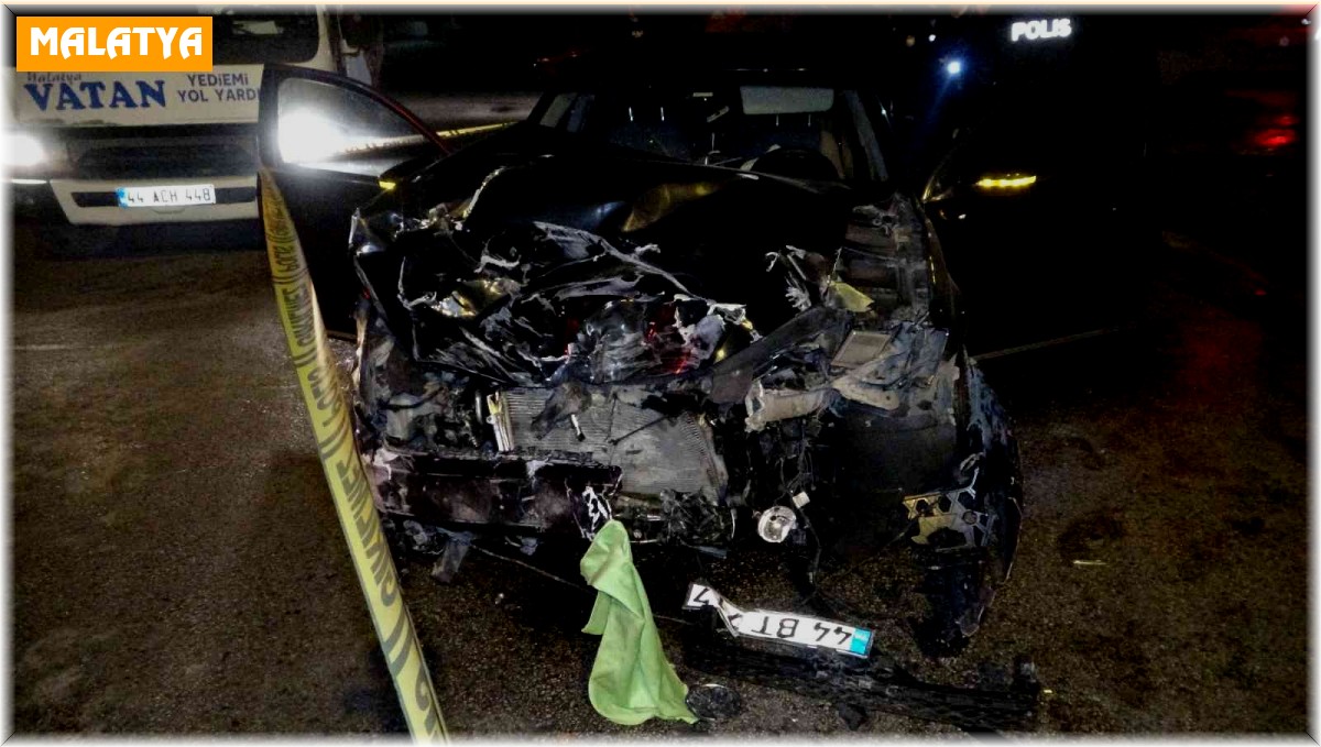 Yeşilyurt trafik kazası; Malatya'da işçi servisi ile otomobil çarpıştı: 10 yaralı