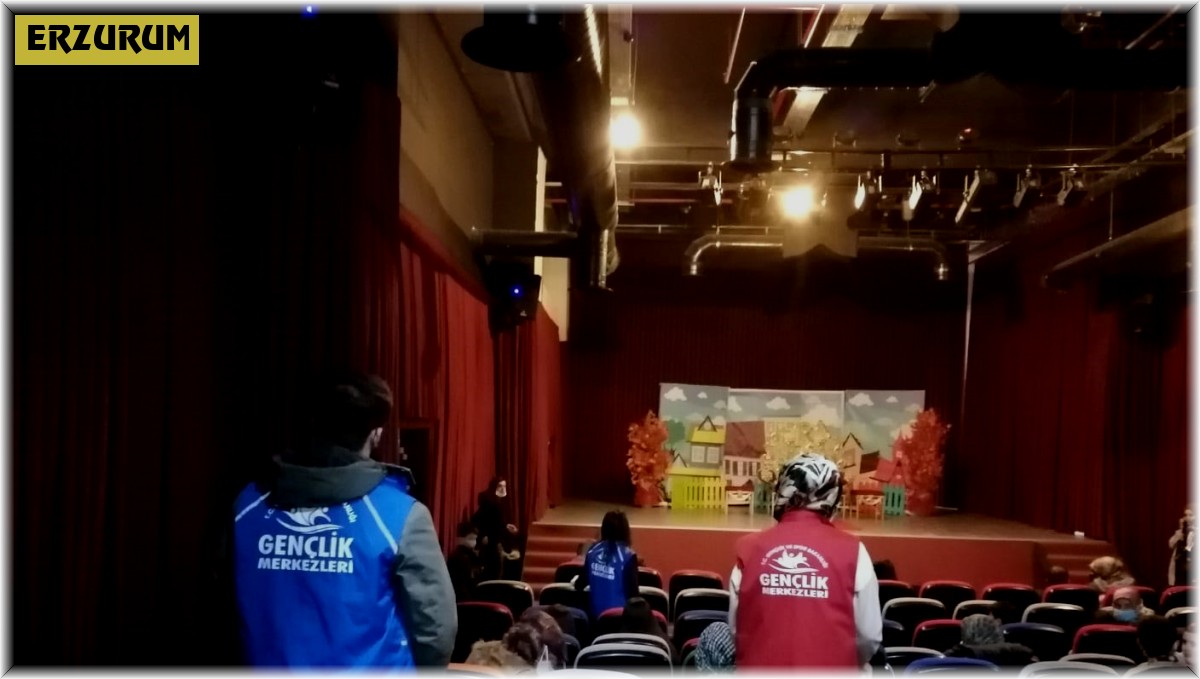 Yetim çocukları 'masallar ülkesi'ne götürdüler