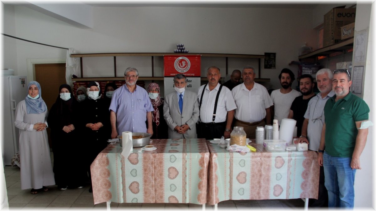 Yetimler Kervanından Aşure etkinliği