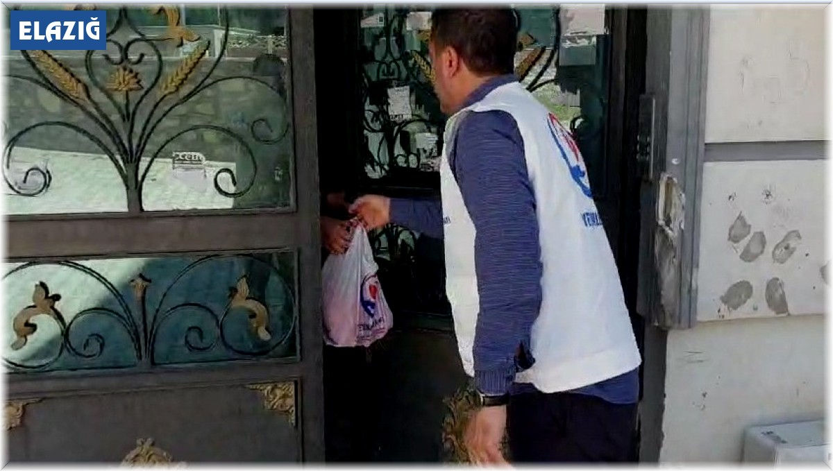 Yetimler Vakfı Elazığ'da yüzlerce aileye kurban eti dağıttı