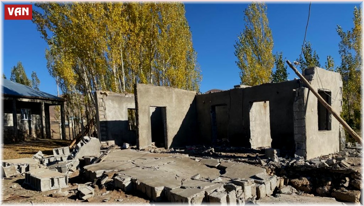 Yıktığı duvarın altında kalan kişi hayatını kaybetti