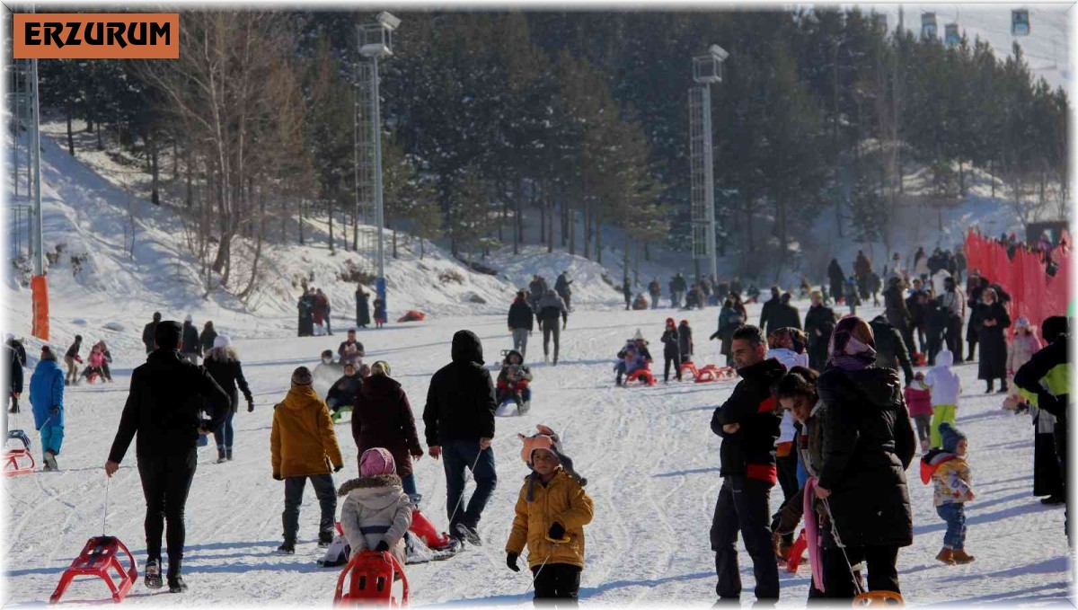 Yılbaşı öncesi Palandöken tıklım tıklım