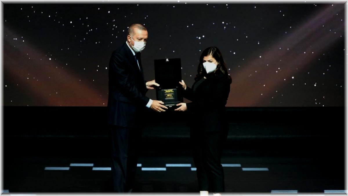 "Yılın Doktora Tezi" Ödülü alan araştırmacılara Rektör Kızılay'dan tebrik