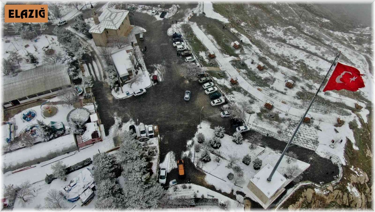 Yılın ilk karının yağdığı Harput'tan kartpostallık görüntülüler